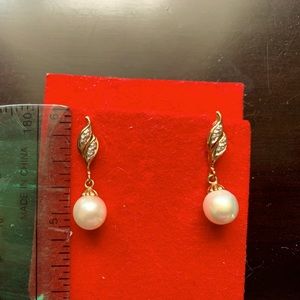 14K yellow gold white pearl and diamonds earrings.